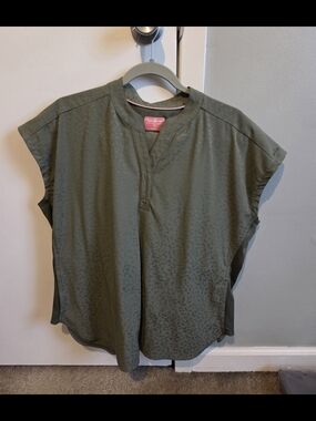 Ava Therese Olive Green Leopard Print Scrub Set With Joggers